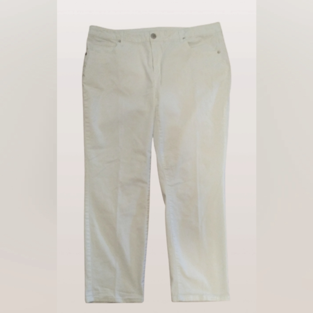 Crown n Ivy White Capri's